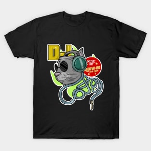 Funny cat as a dj T-Shirt